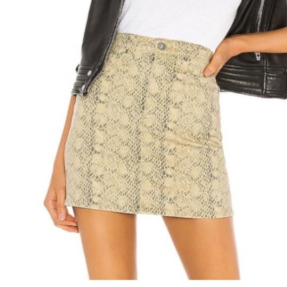AG Adriano Goldschmied The Vera Mini Skirt Silk Python Fresh Sand Women’s Sz 27 - Picture 1 of 10